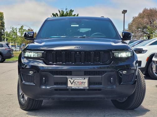 Black Metallic 2023 Jeep Grand Cherokee 4xe Trailhawk