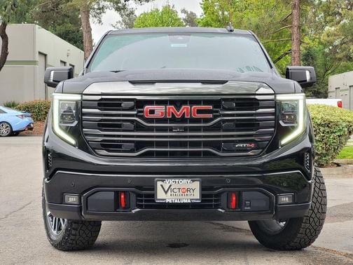Onyx Black 2023 GMC Sierra 1500 AT4