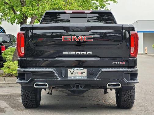Onyx Black 2023 GMC Sierra 1500 AT4
