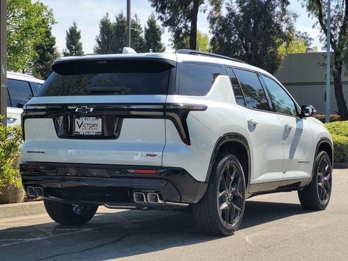 Polar White 2026 Chevrolet Traverse RS