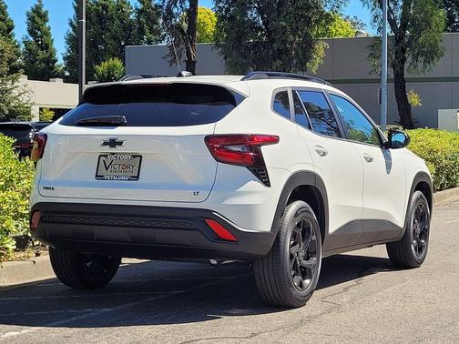 Summit White 2026 Chevrolet Trax LT