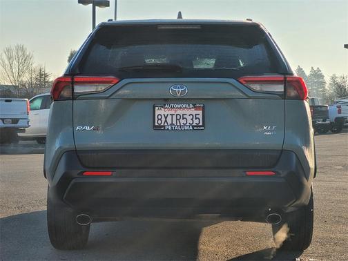 2021 Toyota RAV4 XLE