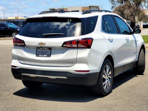 Pearl 2022 Chevrolet Equinox 1LT