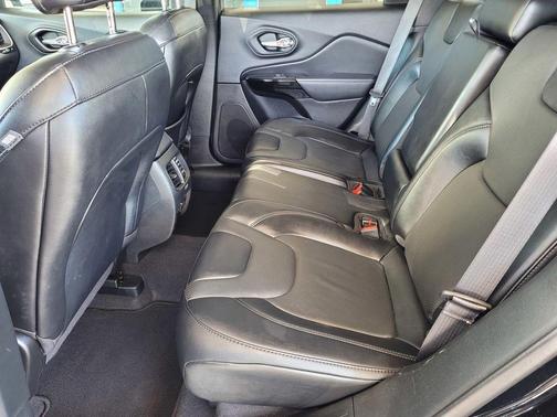 Diamond Black 2023 Jeep Cherokee Altitude Lux