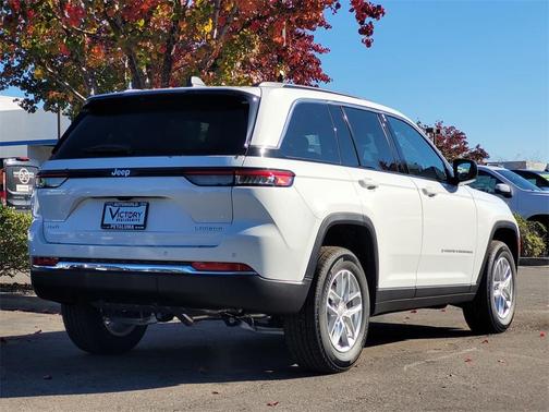 2025 Jeep Grand Cherokee Laredo