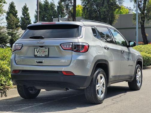 Billet Silver Metallic Clearcoat 2023 Jeep Compass Latitude