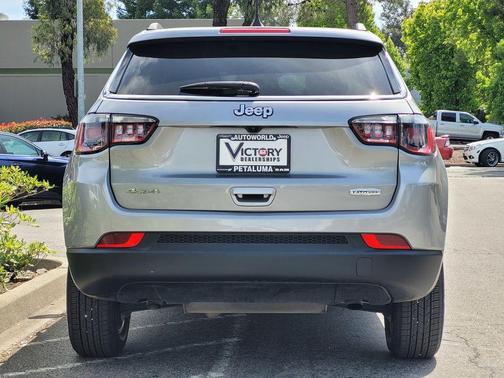 Billet Silver Metallic Clearcoat 2023 Jeep Compass Latitude