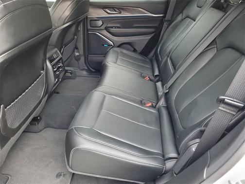 2022 Jeep Grand Cherokee 4xe Overland