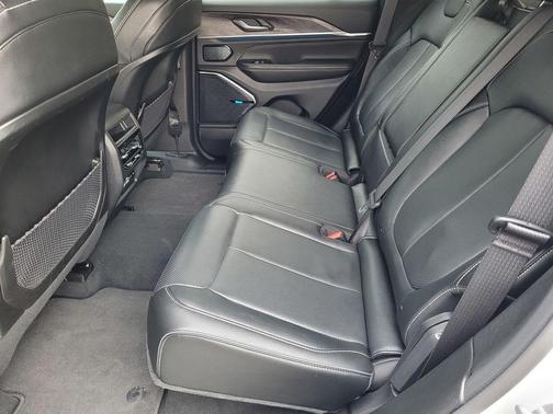 2022 Jeep Grand Cherokee 4xe Overland