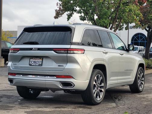 2022 Jeep Grand Cherokee Overland