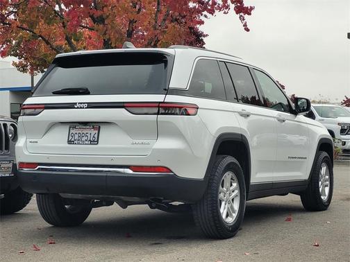 2022 Jeep Grand Cherokee Laredo
