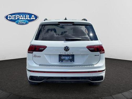 Oryx White Pearl Effect 2022 Volkswagen Tiguan 2.0T SE R-Line Black