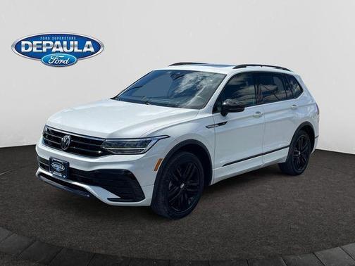 Oryx White Pearl Effect 2022 Volkswagen Tiguan 2.0T SE R-Line Black