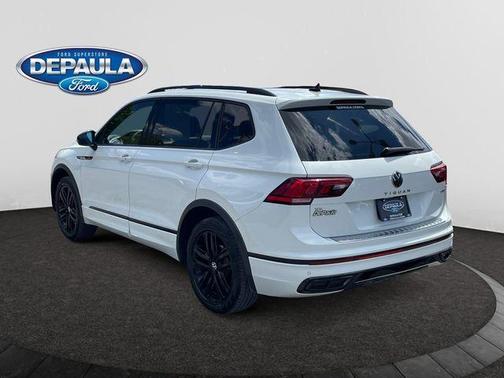 Oryx White Pearl Effect 2022 Volkswagen Tiguan 2.0T SE R-Line Black
