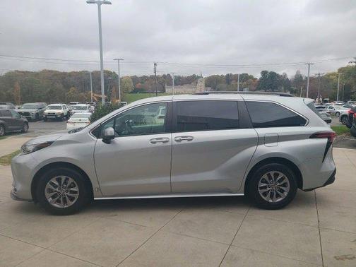 2022 Toyota Sienna XLE