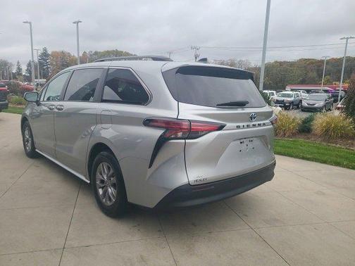 2022 Toyota Sienna XLE