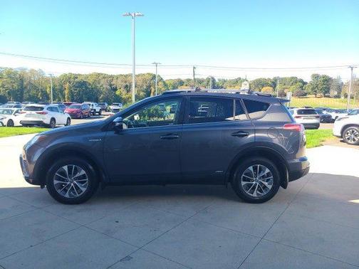 2017 Toyota RAV4 Hybrid SE