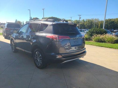2017 Toyota RAV4 Hybrid SE