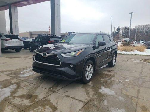 2024 Toyota Highlander LE