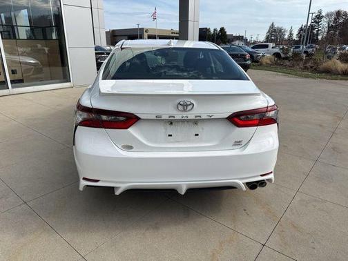Ice Cap 2023 Toyota Camry SE