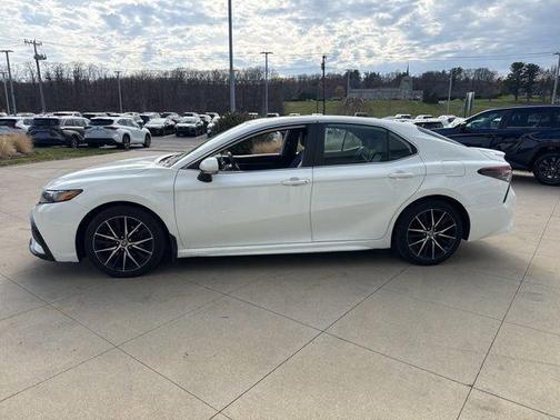 Ice Cap 2023 Toyota Camry SE
