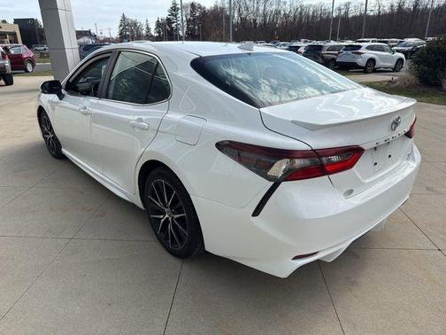 Ice Cap 2023 Toyota Camry SE