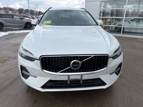 2022 Volvo XC60 B5 Momentum