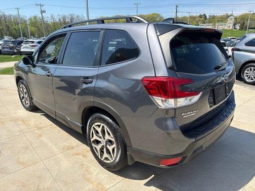 Magnetite Gray Metallic 2024 Subaru Forester Premium