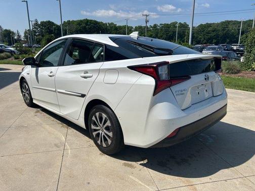 2022 Toyota Prius LE