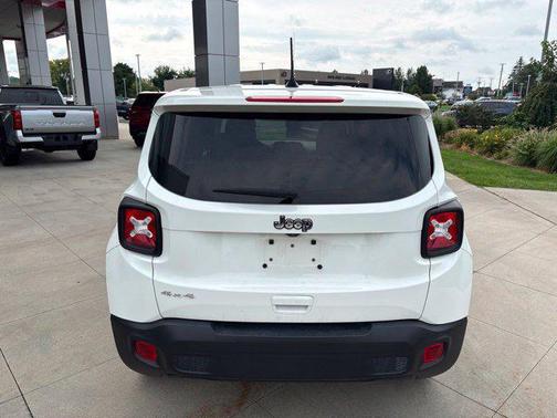 Alpine White Clearcoat 2023 Jeep Renegade Latitude
