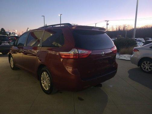 2017 Toyota Sienna XLE
