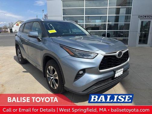Moon Dust 2022 Toyota Highlander XLE