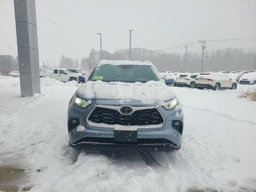 2024 Toyota Highlander XLE