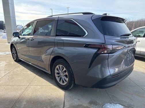 2024 Toyota Sienna XLE