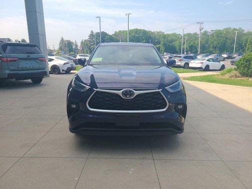 2022 Toyota Highlander LE