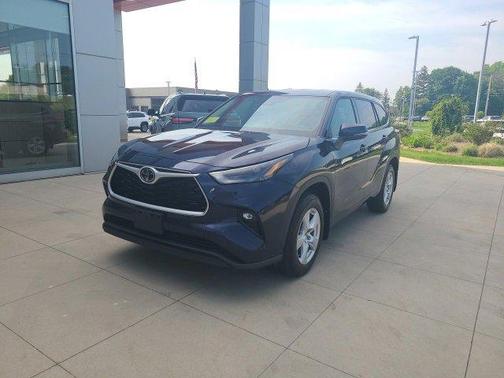 2022 Toyota Highlander LE
