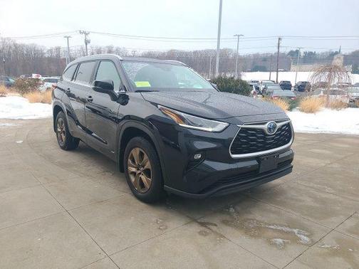 2023 Toyota Highlander Hybrid XLE