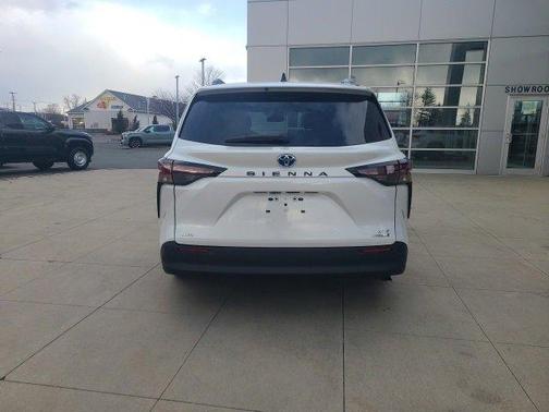 2023 Toyota Sienna XLE