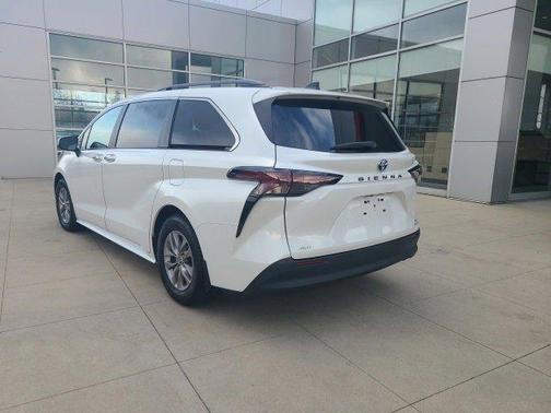 2023 Toyota Sienna XLE