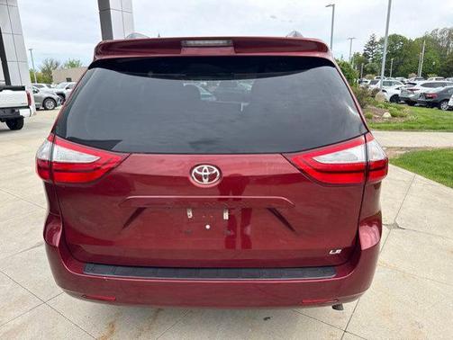 Salsa Red Pearl 2017 Toyota Sienna LE