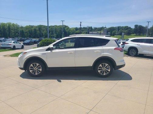 2017 Toyota RAV4 Hybrid XLE