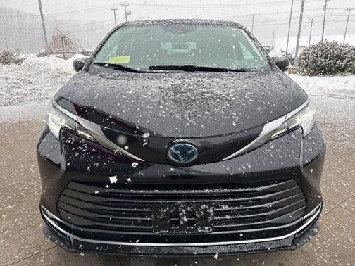 2022 Toyota Sienna Limited