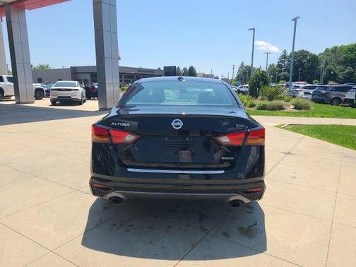 2022 Nissan Altima SR VC-Turbo FWD