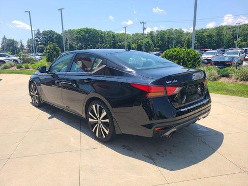 2022 Nissan Altima SR VC-Turbo FWD