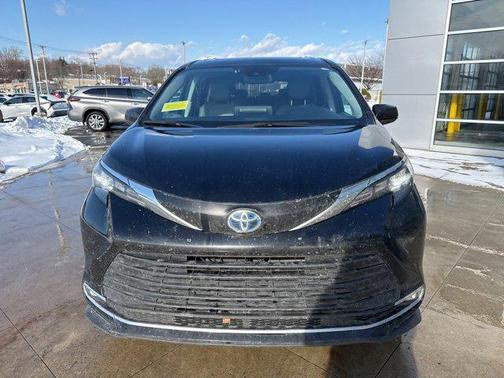 2024 Toyota Sienna XLE