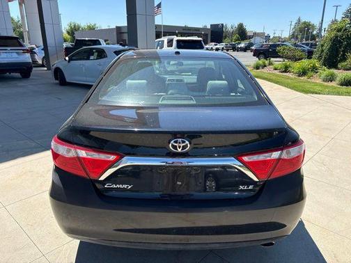 Midnight Black Metallic 2016 Toyota Camry XLE