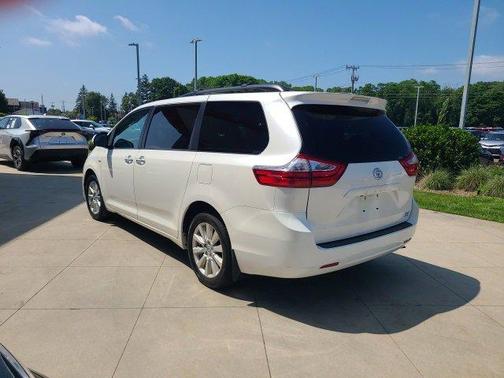 2017 Toyota Sienna XLE