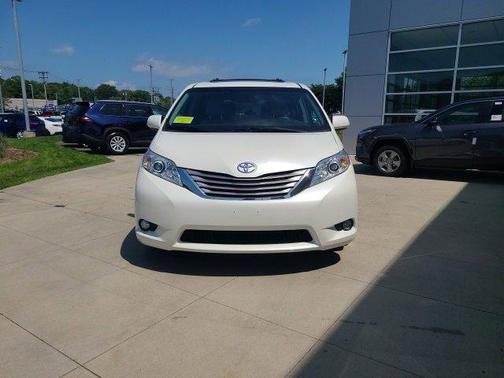 2017 Toyota Sienna XLE
