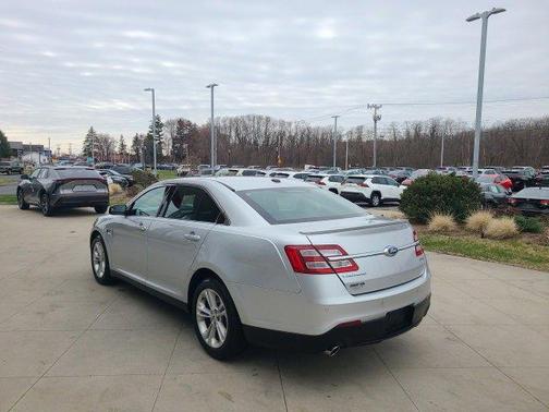 2018 Ford Taurus SEL