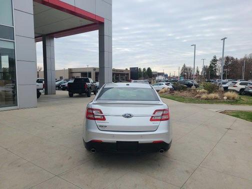 2018 Ford Taurus SEL